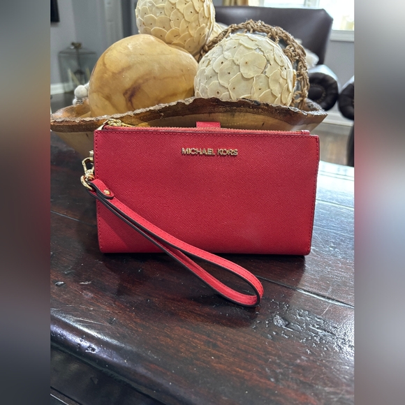 Michael Kors Red Jet Set Wristlet - Picture 1 of 9